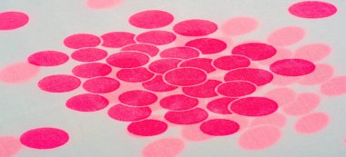 Doku Arka Plan, Kırmızı Polka Nokta Desenli İpek Kumaş eğlenceli özelleştirme ve tasarım oluşturun. Tasarımlar, kartpostallar, posterler ve astarlar oluşturun. Eğlenceli projeleriniz için fotoğrafı unutmayın!