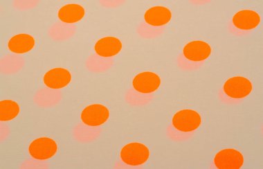 Dokulu arka plan, turuncu polka nokta ipek kumaş. Bu çok yönlü kumaş şık tasarım projeleri oluşturmak için idealdir. Renkler turuncu ve beyaz içerir.