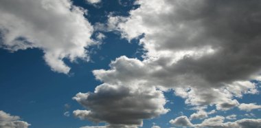 Kumaş arka plan, desen, duvar kağıdı. Onlar hala oldukça yüksek bulutlar. Onlar yağmur yağdırmaz. Altostratus bulutları ortalama bir gri ya da mavi-griye sahiptir. Genellikle tüm gökyüzünü kaplar..