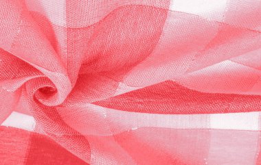 Kumaş desenli ipek atkı, kırmızı, metal şeritli kadın. Eşarp, soyut İskoç motiflerinin pastel tonlarında işaretlenmiş hassas yama desenleriyle süslenmiş.