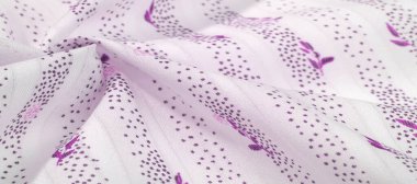 Doku arka planı, kadın şalı. Gülüşünde kırmızı çiçekler, hafif eşarplar, plaj havluları İnternet için zarif bir tasarım: moda çiçekleri, desenler, şallar.,