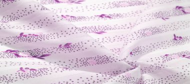 Doku arka planı, kadın şalı. Gülüşünde kırmızı çiçekler, hafif eşarplar, plaj havluları İnternet için zarif bir tasarım: moda çiçekleri, desenler, şallar.,