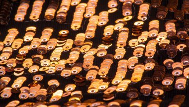 Desenli arkaplan dokusu pullu Öl ve bu göz kamaştırıcı kumaşı aydınlat Bu ağır kumaşın ön tarafında büyük çok renkli ışıltıları olan bir ağ tabanı var Projeleriniz için mükemmel