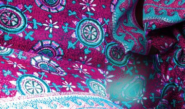 Arka plan tasarım dokusu, kırmızı ipek kumaş ve mavi çiçek desenli daireler. Charmeus 'un çok güzel bir kumaşı var. Yumuşak bir doluluk içinde birleştirilebilir..