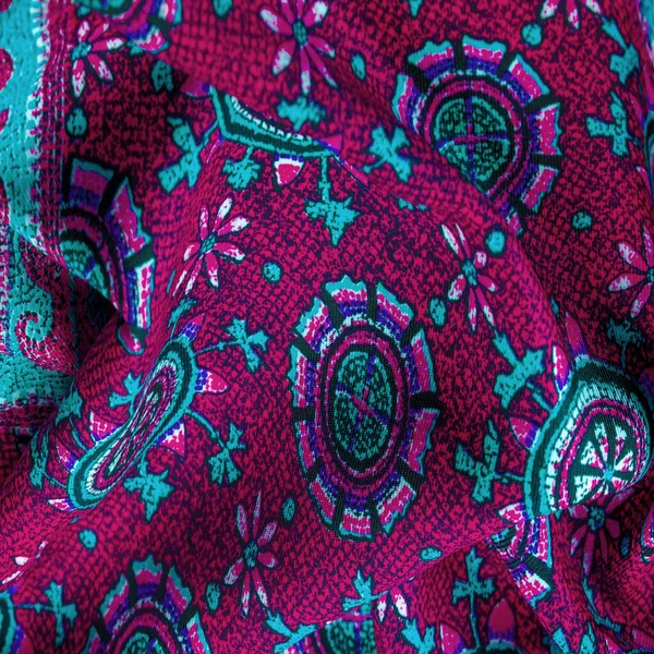 Pozadí Design Textury Červené Hedvábí Tkaniny Modrými Vzory Květin Kruhy — Stock fotografie