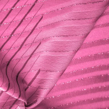 Tasarım arka plan dokusu, lurex çizgili kırmızı ipek kumaş, taze ve rahat bir stil için mükemmel..