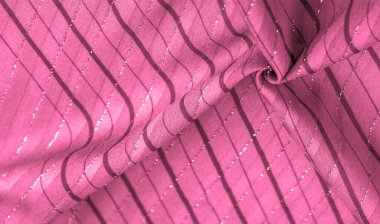 Tasarım arka plan dokusu, lurex çizgili kırmızı ipek kumaş, taze ve rahat bir stil için mükemmel..