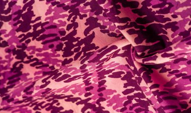 Arka plan tasarım dokusu, kırmızı ipek kumaş, soyutlama, telif hakkı baskılı askeri kamuflaj kumaşı, tasarımlarınız askeri bir kumaş olmanızı sağlayacak.,