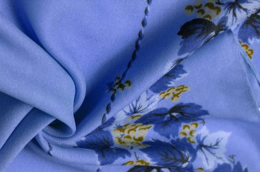 Doku, arka plan, şekil, Crepe de Chin. açık mavi, kahverengi çiçekler. Bu bir ipek grubu, pürüzle karakterize edilmiş, aynı zamanda hafif kırışık..