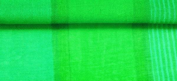 白色条纹的绿色面料 是您的项目大胆而明亮的面料 有许多柔和的平原 五彩斑斓 — 图库照片