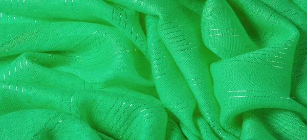 テクスチャ パターン グリーンエメラルドのスパンコール生地 シルバーストライプの白いストリップ デザイナーファブリック — ストック写真