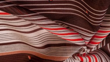 Doku, desen, koleksiyon, ipek kumaş, beyaz ve kırmızı çizgilerden oluşan çizgili kahverengi arkaplan, İspanyol teması,