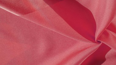 İpek kumaş, yakut kırmızısı..