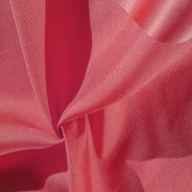 İpek kumaş, yakut kırmızısı..