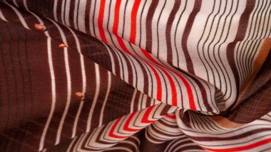 Doku, desen, koleksiyon, ipek kumaş, beyaz ve kırmızı çizgilerden oluşan çizgili kahverengi arkaplan, İspanyol teması,