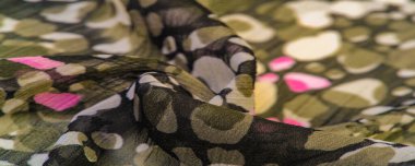 Desenli tasarım, ipek kumaş, kadın eşarbı, beyaz kırmızı-kahverengi soyut daireler, projeniz başarılı olacak, eğer bu kumaşı kaldırırsanız, silinmez etkiler bırakacak.