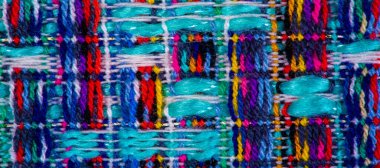 Arka plan dokusu, desen. Kış kumaşı, sıcak. Büyük örgülü iplik. Mavi-kırmızı sarı iplikler. Bu fotoğraf senin tasarımını en iyi yapacak. Duvar kağıtları, resimler, posterler.