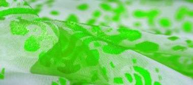 Doku, desen, koleksiyon, ipek kumaş, kadın eşarbı, bej arka planda yeşil zümrüt pastel.