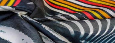 Tedoku deseni, ipek kumaş, Afrika teması, kumaş baskısı, neşeli desen projeyi süsleyecek. Özgürlük temasının iki yönlü doğası, cennet, cehennem, egzotik banallik, rüya gerçekliği