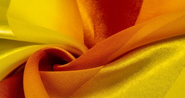 Doku, arkaplan, metalik parıltılı sarı ipek çizgili kumaş. Eğer kötü bir ruh halin varsa, bu kumaş onu eşi görülmemiş yüksekliklere taşıyacaktır. Projeniz başarılı olacak..