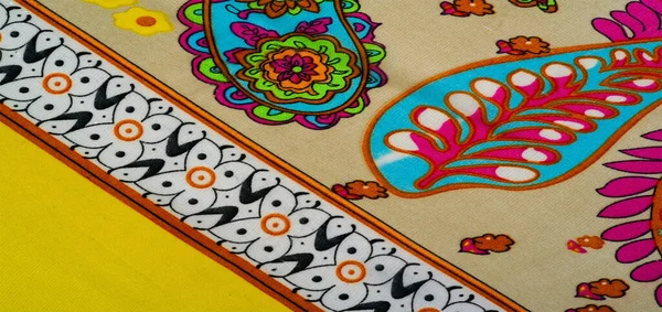 Doku, arkaplan, desenli ipek kumaş, Hint teması geleneksel şal desenli elementleri bohem desenli, dekoratif kumaş tasarım ve aksan projeleriniz için, çok renkli.