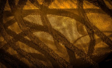 Dekorun süsü, kumaş şeffaf hardal sarısıdır, parlak doğuştan gelen çizgilerle, ışığın içinden geçmesini sağlar, böylece nesneler açıkça görülebilir.