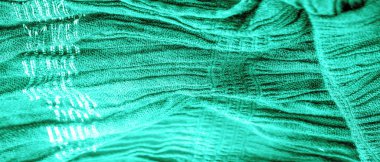 Arka plan resminin dokusu suyun altındaki kumaşın rengi, yeşil-mavi kıvrımlı kumaş, paralel veya çapraz kıvrımlı, tırtıklı katlı kumaş; böyle bir kumaştan çıkan ürünler..