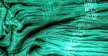 Arka plan resminin dokusu suyun altındaki kumaşın rengi, yeşil-mavi kıvrımlı kumaş, paralel veya çapraz kıvrımlı, tırtıklı katlı kumaş; böyle bir kumaştan çıkan ürünler..