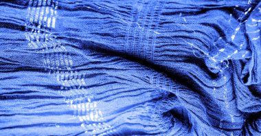 Arkaplan resminin dokusu, dekorun süsü, safir mavi kıvrımlı kumaş, paralel veya çapraz kıvrımlı tırtıklı kumaş; böyle bir kumaştan elde edilen ürünler..