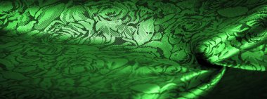 rahatlama deseni, birleşik tekstil, çiçek desenli yeşil ipek kumaş, alışılmadık hoş görsel duyular: kayganlık, serinlik, yumuşaklık; güzel görünüş, eşsiz parlaklık;