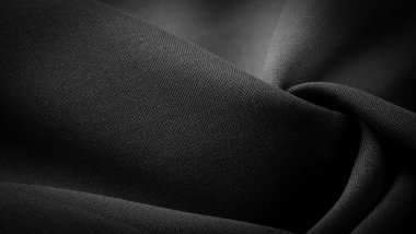 Doku, arkaplan, desen, saten siyah genellikle parlak bir yüzeye ve donuk bir sırta sahip, saten dokuma dört ya da daha fazla dolgu ipliği ile karakterize edilir.,