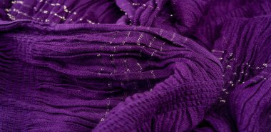 Desenli arka plan deseni, dekorasyon süsü, mavi sentlik koyu leylak dokuması, paralel veya köşegen kıvrımlı kumaş; böyle bir kumaştan çıkan ürünler..