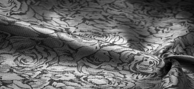 kabartma deseni, kompozit tekstil, siyah beyaz ipek kumaş, çiçek desenli, alışılmadık hoş görsel duyular: kayganlık, serinlik, yumuşaklık; güzel görünüş, eşsiz parlaklık