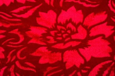 Kadife, kırmızı renk kumaş. Bu muhteşem kadife kumaşın kadife gibi bir yığını var. Panne şekerlemesi titreşim ve doku ekler! Sırtı örülmüş ve şık bir tasarım için harika.