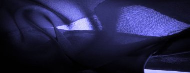 Doku, arkaplan, desen, saten mavisi genellikle parlak bir yüzeye ve donuk bir sırta sahip bir dokumadır, saten dokuma dört ya da daha fazla dolgu ipliği ile karakterize edilir.,