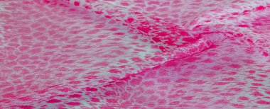 Beyaz kırmızı rengin dokusu, arkaplanı, deseni, ipek kumaşı tekstil. Özellikleri, daha esnek ve tasarlanması daha kolay olduğu için dokuma malzemesinden farklıdır..