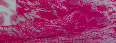 Beyaz kırmızı rengin dokusu, arkaplanı, deseni, ipek kumaşı tekstil. Özellikleri, daha esnek ve tasarlanması daha kolay olduğu için dokuma malzemesinden farklıdır..