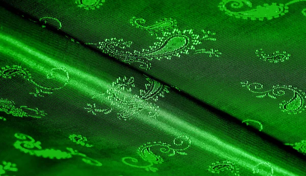 图案绿色丝丝雪纺织物与佩斯利打印 这是一个很好的除了任何贴面 这是一个美丽的花卉设计 为您的创造力 — 图库照片