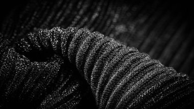 Doku, arkaplan, desen, Krep siyahı, ipek, yün ya da sentetik liflerden oluşan belirgin bir kumaştır.. 