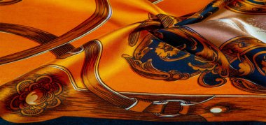 Gotik desenli ipek kumaş. Bu zengin ipek gotik zengin siyah ve altın rengi gözlüklerle çevrili olmaktan memnuniyet duyarım. Bu set aynı zamanda bir vampir ini ya da romantik bir yatak odası için de çok uygun.