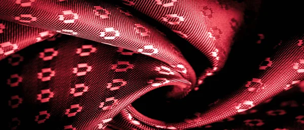 背景质地为红宝石色 是蚕茧生产过程中获得的薄 光亮的纤维 用于生产螺纹和织物 — 图库照片