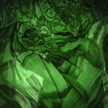 Arkaplan dokusu, dekoratif süs, koyu lacivert ipek kumaş, çiçek deseni, kıvrım, resif, dalgalı, dalgalı, dalgalı, küçük dalga veya kumaşın yüzeyinde bir dizi dalga,