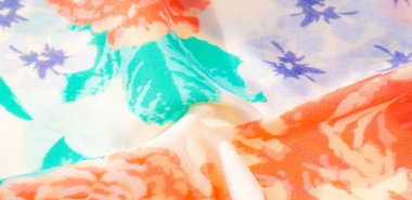 Doku desenli pamuk kumaş. Beyaz arka planda güller. Tasarımları, projeleri, duvar kağıtlarını işlemek için çok kullanışlı ve ideal. Bu kumaşla projeleriniz en iyisi olacak.