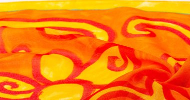 desen ipeği, kumaş kırmızısı arkaplan boyalı sarı çiçekler kumaş desenli çizimler. Parlak sarı çiçekli ve köri renkli çizgili izler avlunun her tarafına yayılmış..