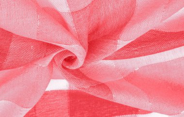 Kumaş desenli ipek atkı, kırmızı, metal şeritli kadın. Eşarp, soyut İskoç motiflerinin pastel tonlarında işaretlenmiş hassas yama desenleriyle süslenmiş.