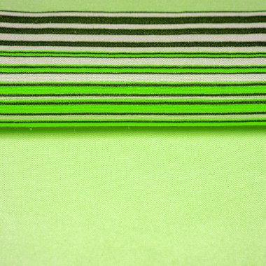 Doku, arkaplan, desen, ipek kumaş, kahverengi renk, geometrik çizgiler, farklı tonlardaki kabile düz çizgileri, geometrik desen, projeleriniz için ayarlanmış, yeşil ve beyaz.