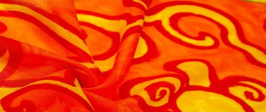 desen ipeği, kumaş kırmızısı arkaplan boyalı sarı çiçekler kumaş desenli çizimler. Parlak sarı çiçekli ve köri renkli çizgili izler avlunun her tarafına yayılmış..