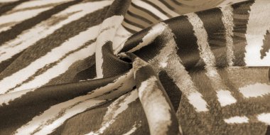 Tedoku deseni, ipek kumaş, Afrika teması, kumaş baskısı, neşeli desen projeyi süsleyecek. Özgürlük temasının iki yönlü doğası, cennet, cehennem, egzotik banallik, rüya gerçekliği