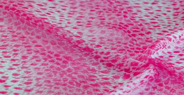 Beyaz kırmızı rengin dokusu, arkaplanı, deseni, ipek kumaşı tekstil. Özellikleri, daha esnek ve tasarlanması daha kolay olduğu için dokuma malzemesinden farklıdır..