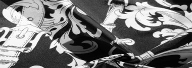 desen, arkaplan, monogram desenli siyah ipek kumaş filigran kumaşın zarif deseni uzun bir süre seni memnun edecek.